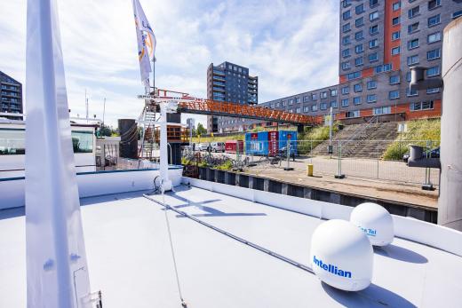 Alewijnse and Bredenoord realize silent and emission-free shore power for cruise ships with refugee shelters