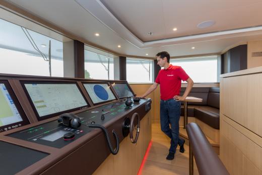 employee on screen vessel automation